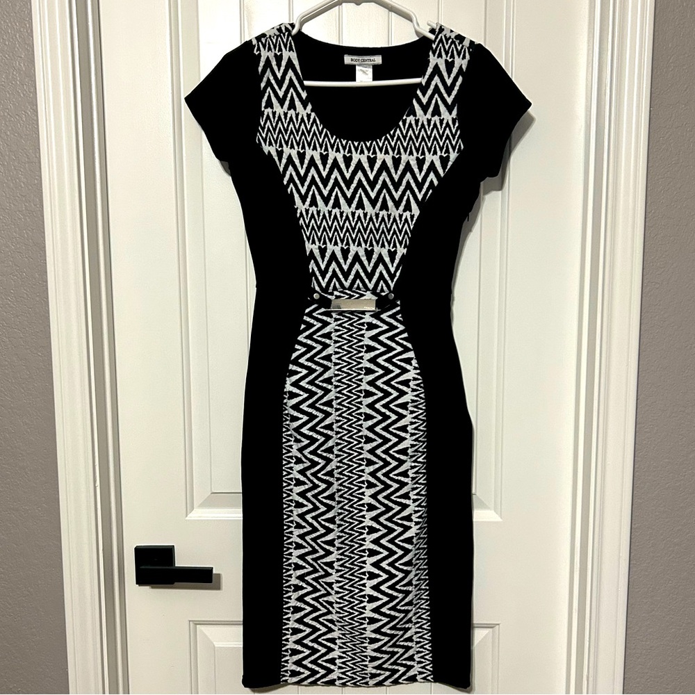 Super Flattering - Stretchy Body Central Sz: M Dress